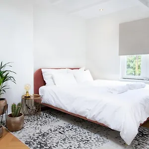 Apartment Trendy 2 Bedroom On Perfect Location, Amsterdam
